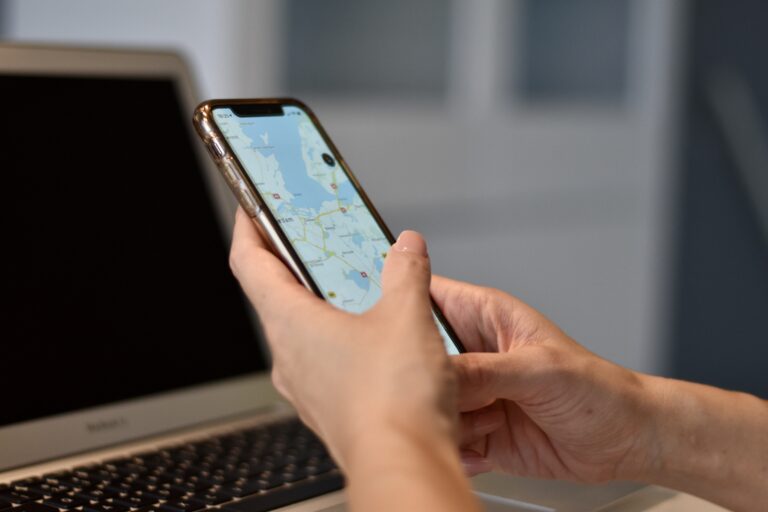 Using smartphone maps